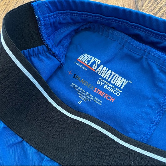 Grey’s Anatomy Royal Blue Scrub Set Top and Bottoms Size Small - Picture 2 of 4